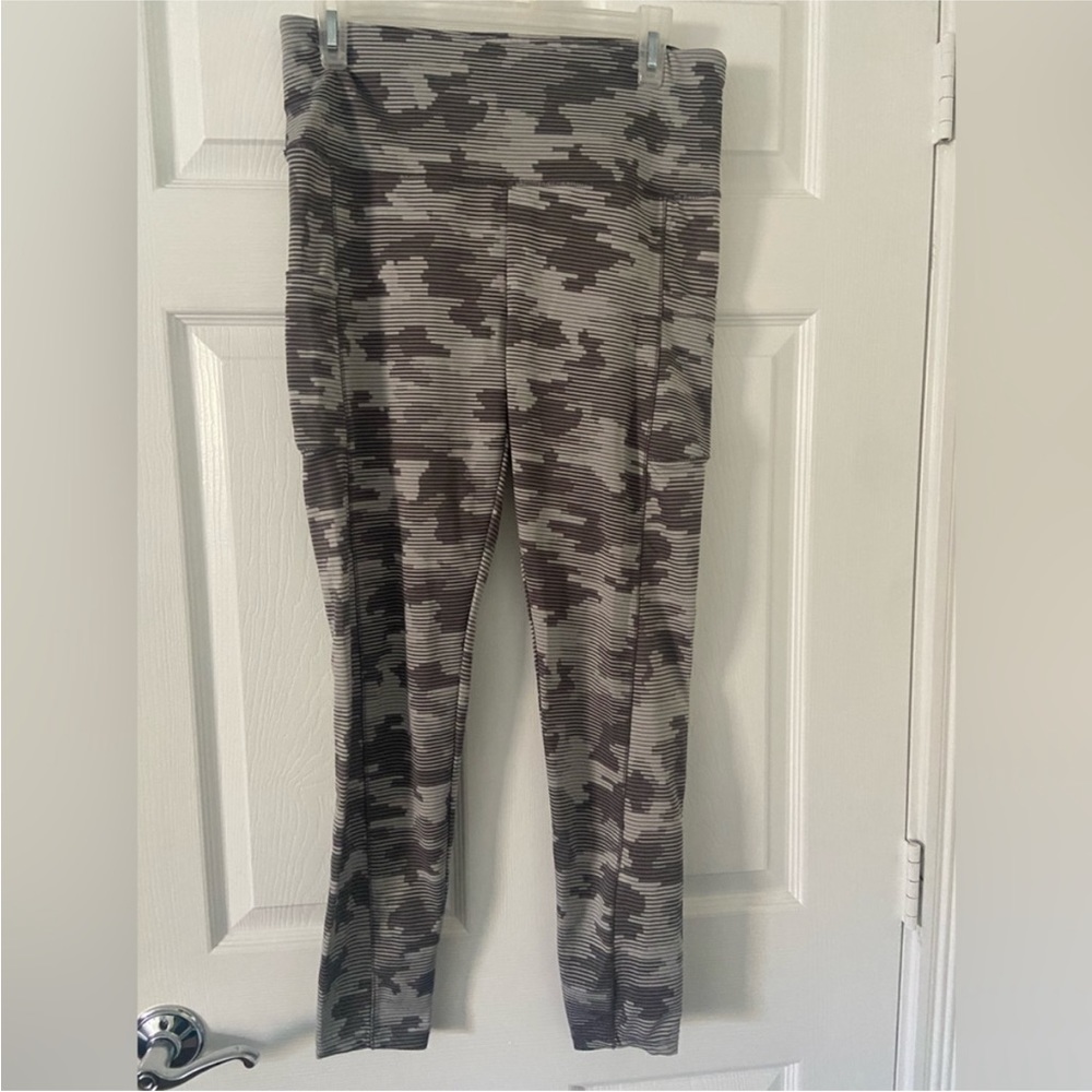 Gray Camo Athletic Leggings‎ With Pockets Size XL